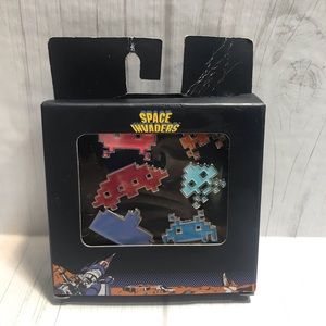 Space Invaders pin badge set
